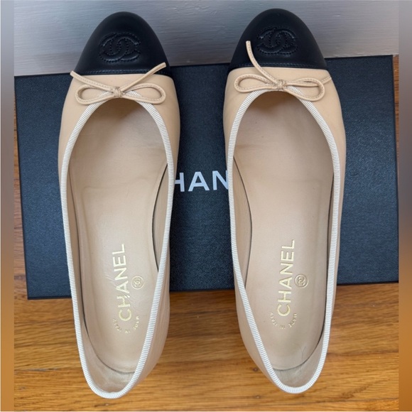 Authentic Chanel Women's Beige and Black ballet flats - Picture 3 of 13